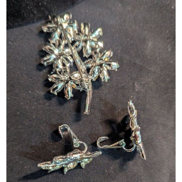 Vintage Sarah Coventry Rhinestone Flower Brooch & Clip-On Earrings Set - Picture 5 of 8